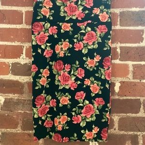 BNWOT XS Lularoe Black Floral Cassie Pencil Skirt